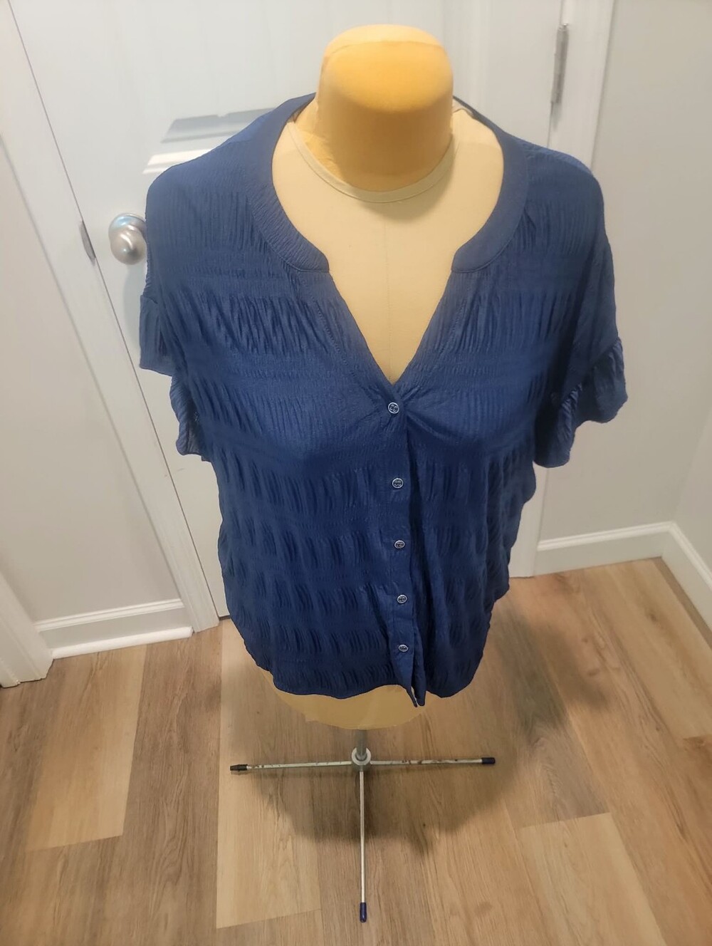 Plus Size Rio & Rian Size 2X NWT Blue Button Down Short Ruffle Sleeve Top - Picture 2 of 8